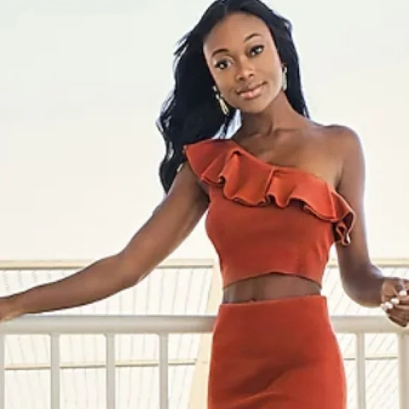 Express Tops Nwt Express Body Contour Ruffle One Shoulder